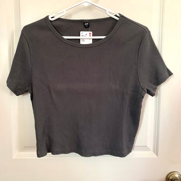 Uniqlo Ribbed Crew Neck Short Sleeve Cropped T-shirt in Gray *Discoloration* - Picture 2 of 7
